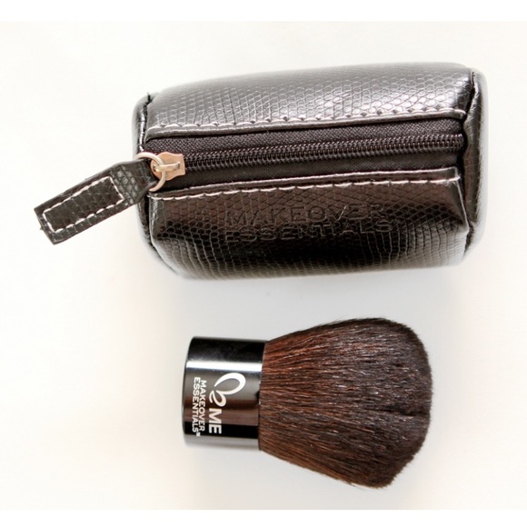 NIB ME Makeover Essentials Kabuki Brush - Picture 3 of 3